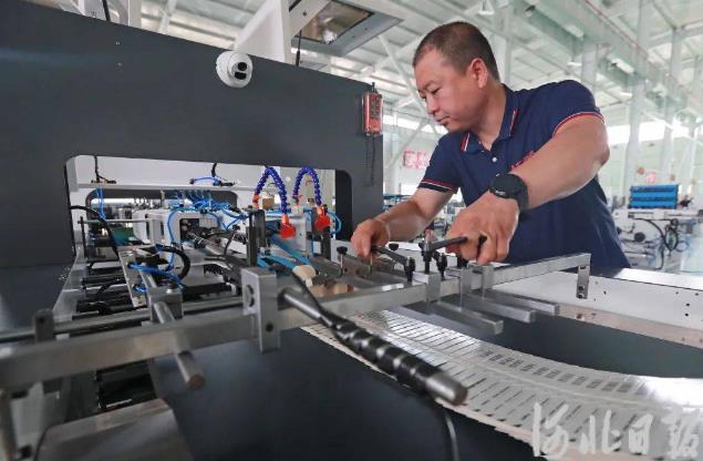 Workers at a printing and packaging machinery manufacturing company in Yutian County are debugging t ...